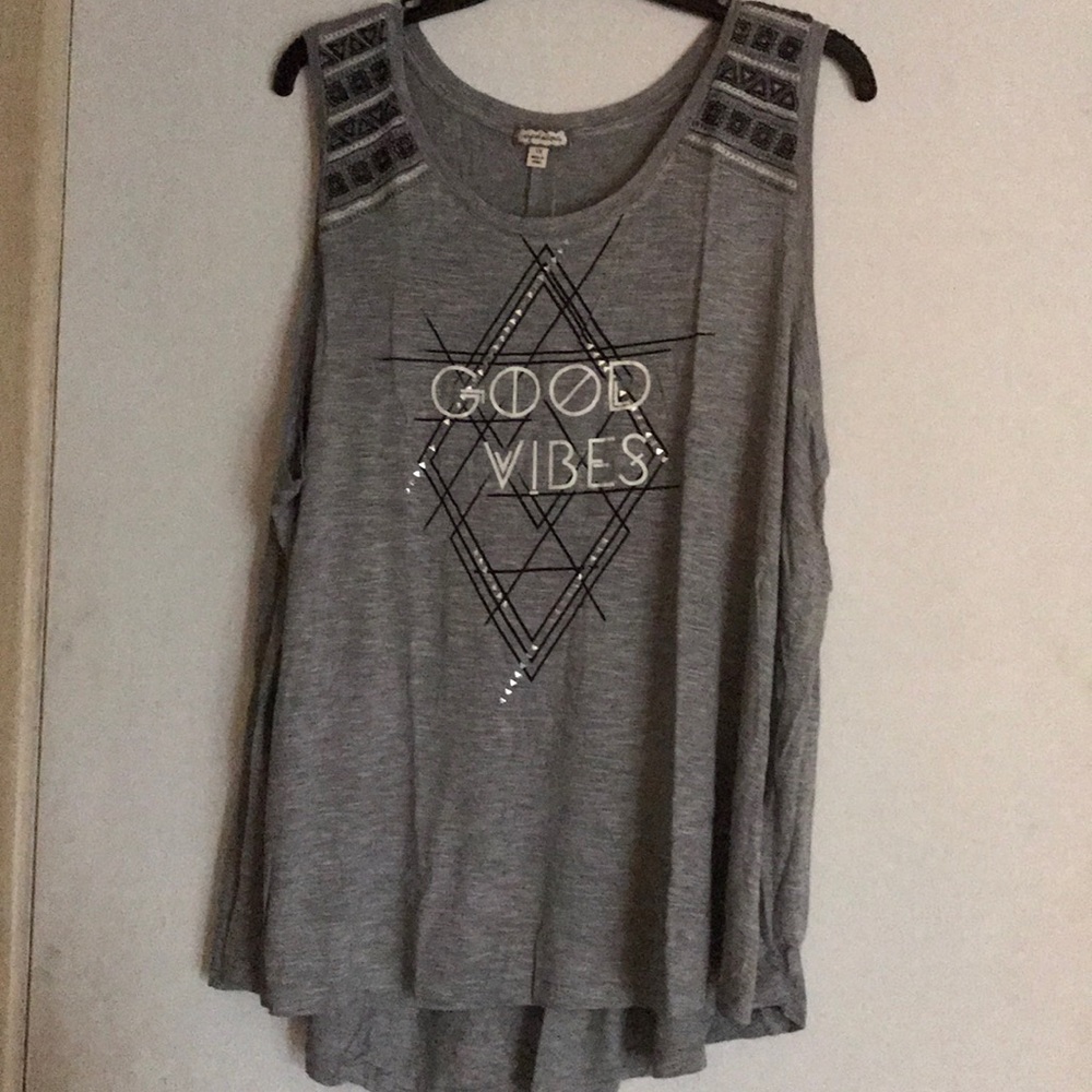 1 LEFT! NEW Graphic Good Vibes plus size top 1X - Picture 2 of 8